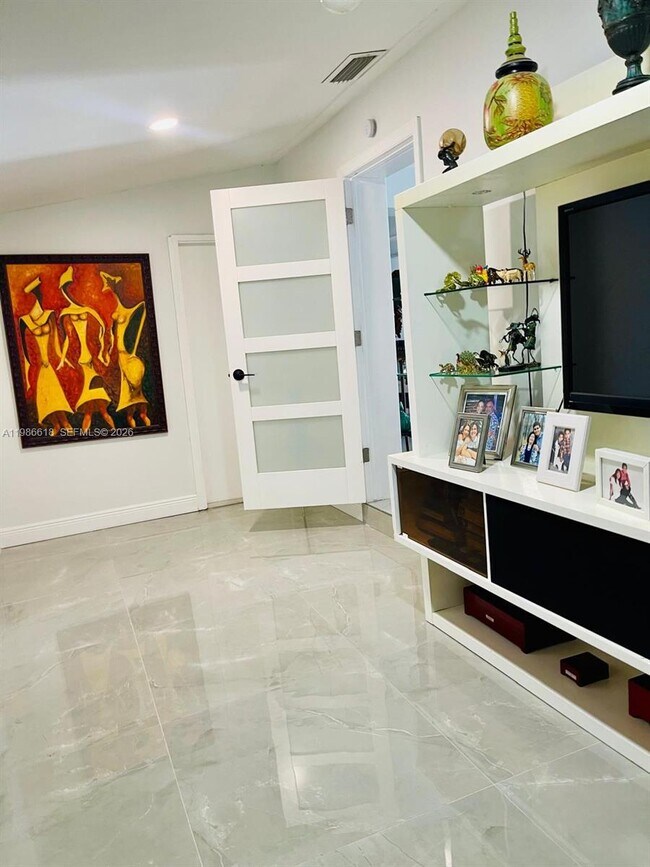 Building Photo - 3049 NW 6th Ave