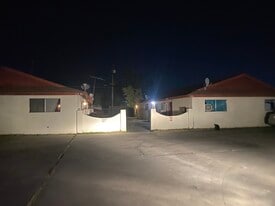 Building Photo - 424 W Wilson Ave