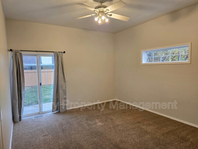 Building Photo - 917 W Greenhead St