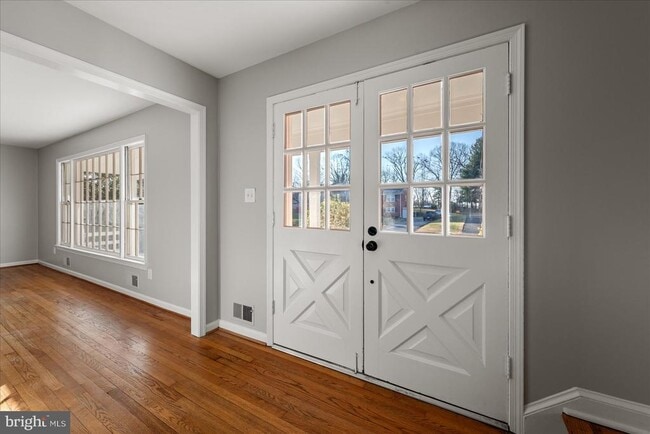 Building Photo - 641 W Country Club Dr