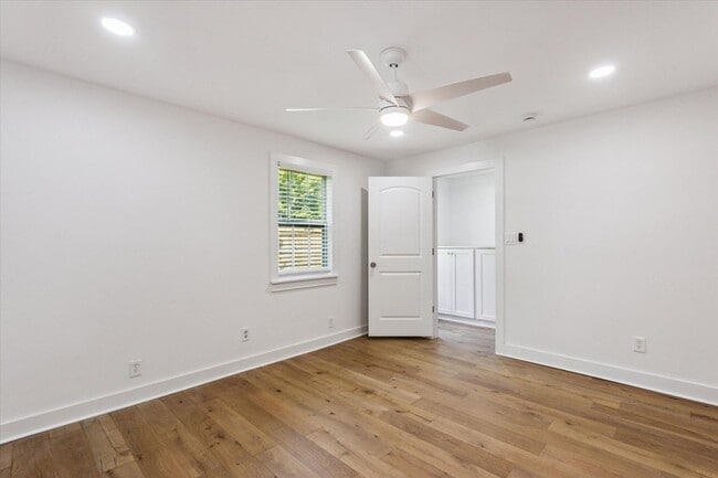 Building Photo - Newly Renovated Coastal Cottage for Lease!