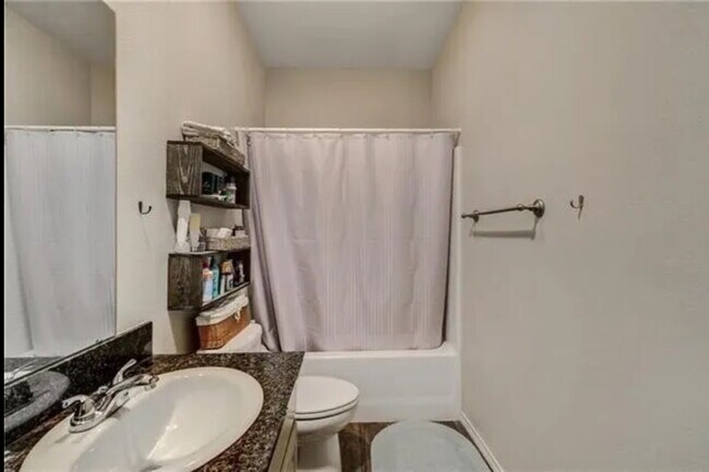 Building Photo - "Spacious 3-Bedroom Duplex with Granite To...