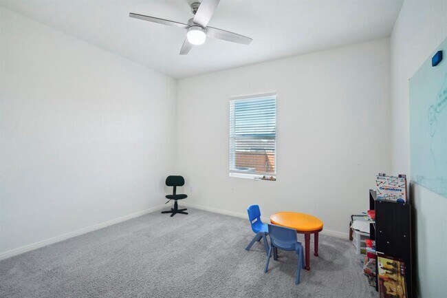 Building Photo - 200 Gemsbok Rd