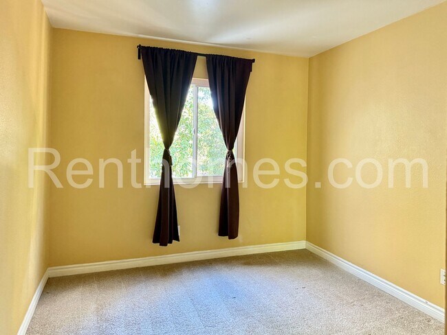 Building Photo - 9929 Azuaga St