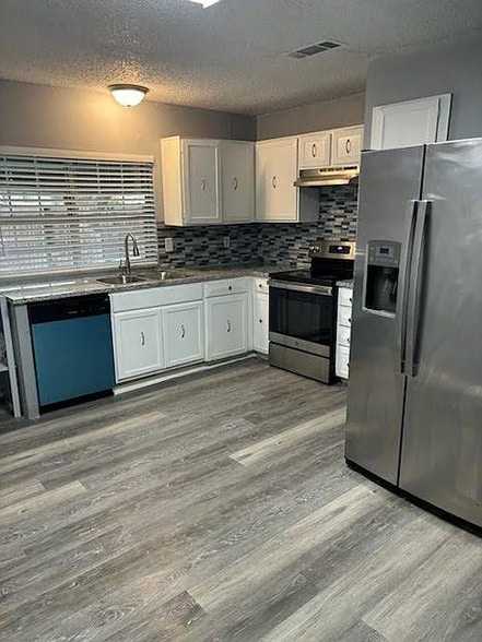 Building Photo - 228 Elmwood Dr