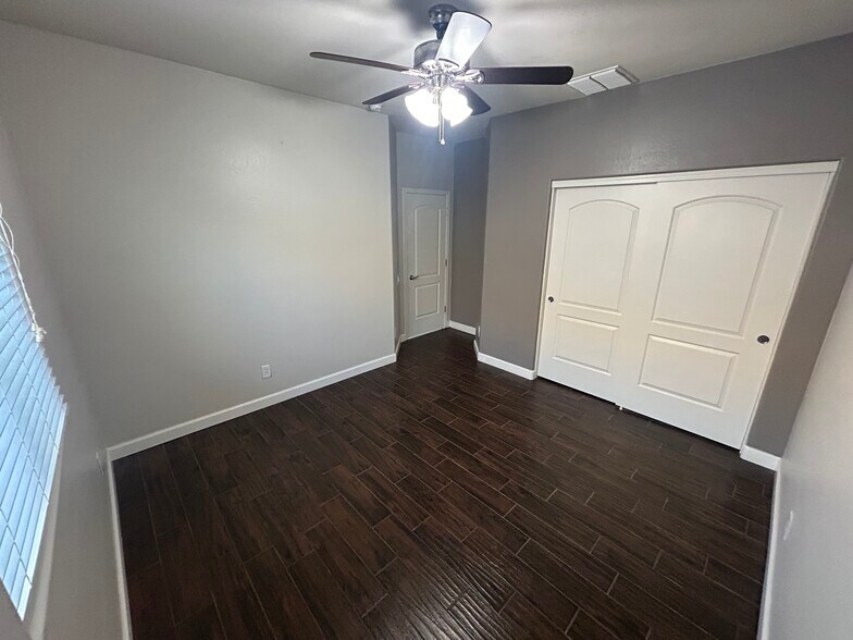Building Photo - 10765 W Avenida del Rey