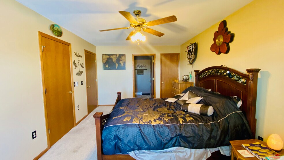 Master suite - 384 Minz Park Cir
