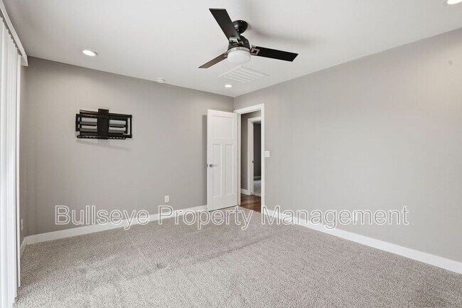 Building Photo - 5029 S 11th Pl