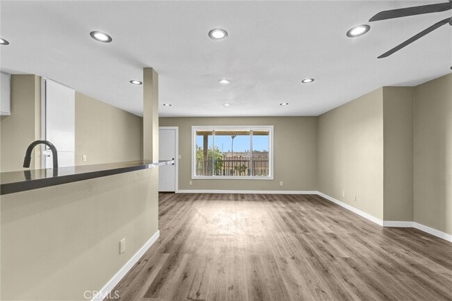 Building Photo - 20526 S Western Ave