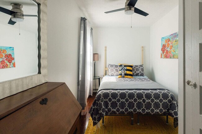 Building Photo - 145 Midway St