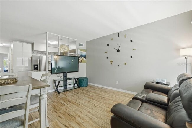 Building Photo - 2400 Franciscan Dr