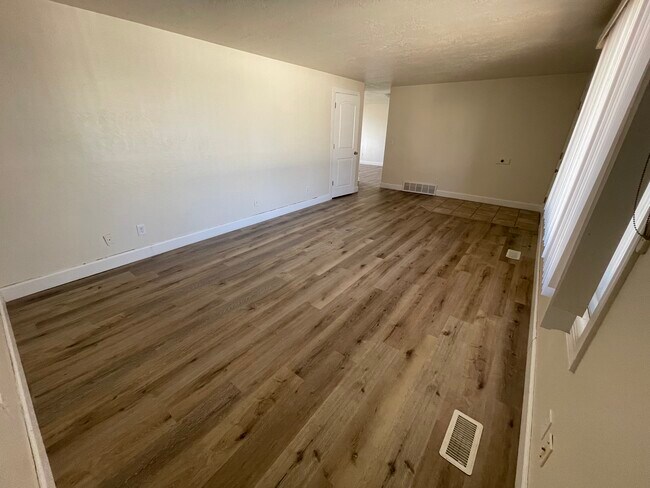 Building Photo - 250 N 360 W