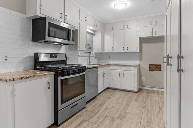 Building Photo - 5229 Ira St