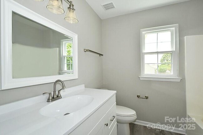 Building Photo - 129 Bosburg Dr