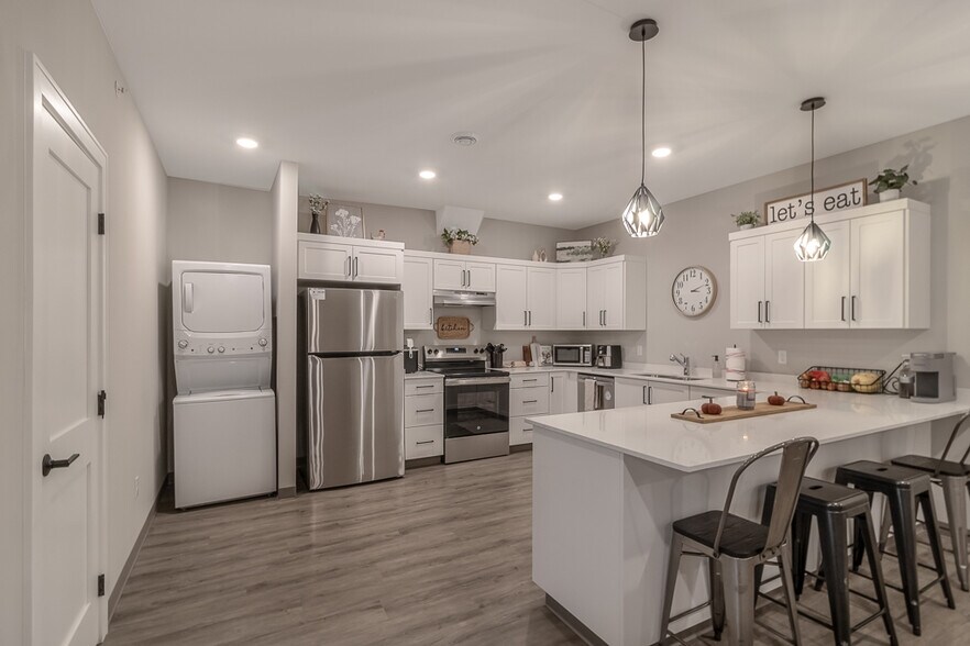 Building Photo - 1570 Stadium Ln