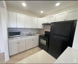Building Photo - 72 Mansfield B