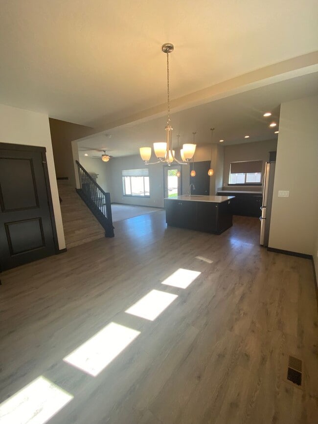 Building Photo - SINGLE FAMILY HOME IN THE FOX TAIL SUBDIVISION (APP#148)