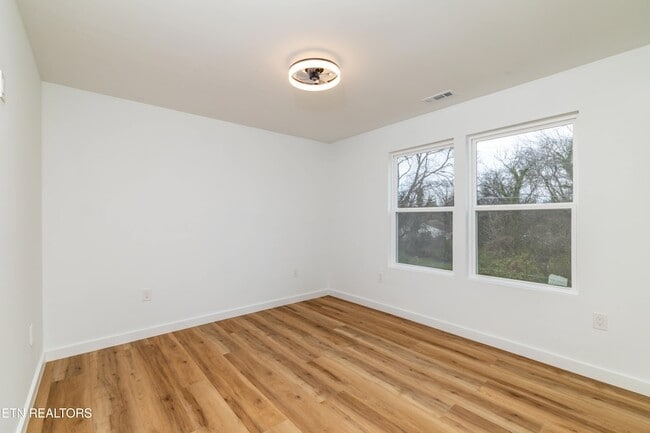 Building Photo - 3412 Ashland Ave