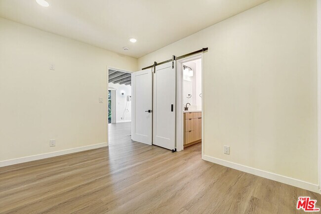 Building Photo - 8907 Harratt St