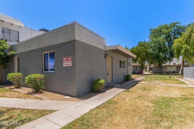 Building Photo - 2633 W Ocotillo Rd