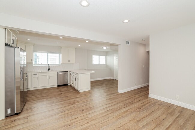 Building Photo - 1333 87th Ave