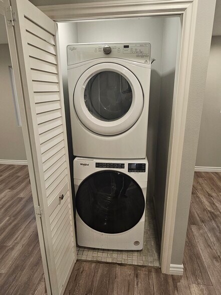 Building Photo - 7544 Denny Ave