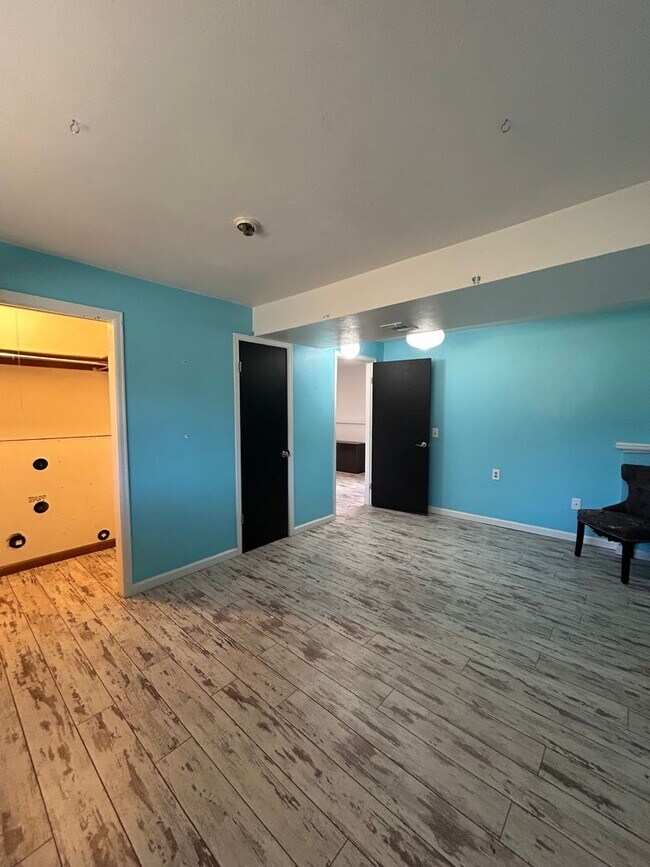 Building Photo - Stunning 4 BR/2 BA Morrison Home!!