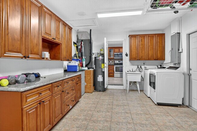 Building Photo - 11170 Mohawk St