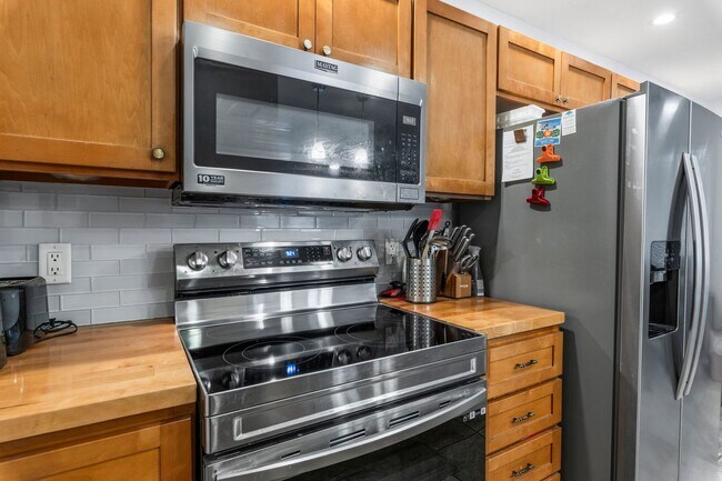 Building Photo - Beautifully Renovated Ground-Floor 2BR/1.5BA Condo in Kihei Villages – Furnished w/ 2 Parking Spaces