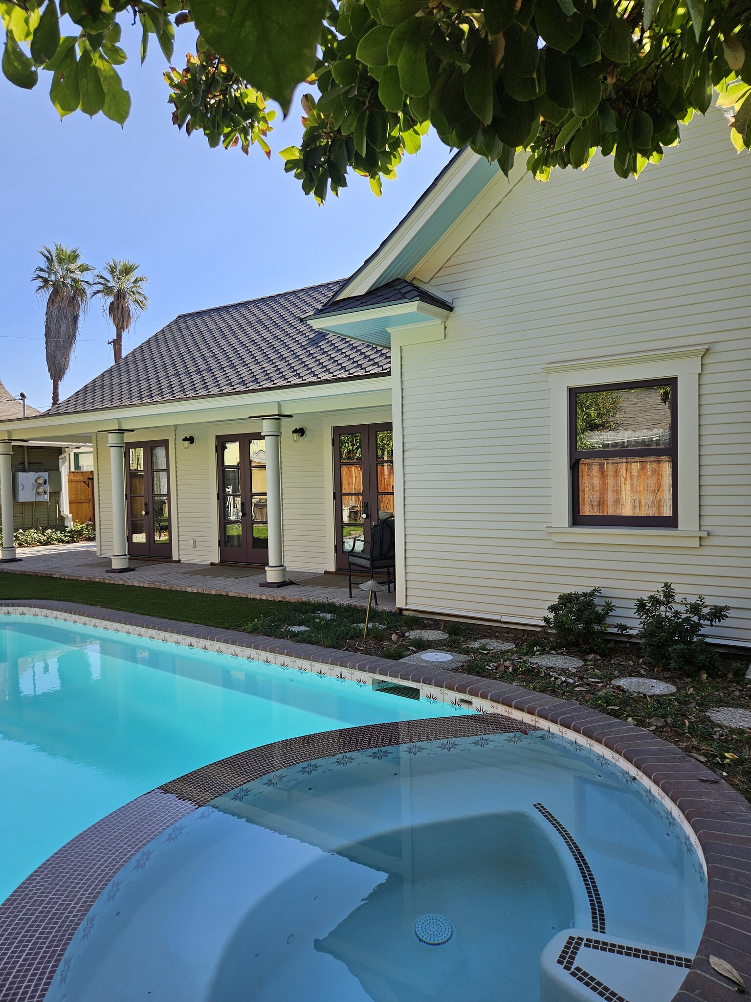 Building Photo - 139 N Ivy Ave