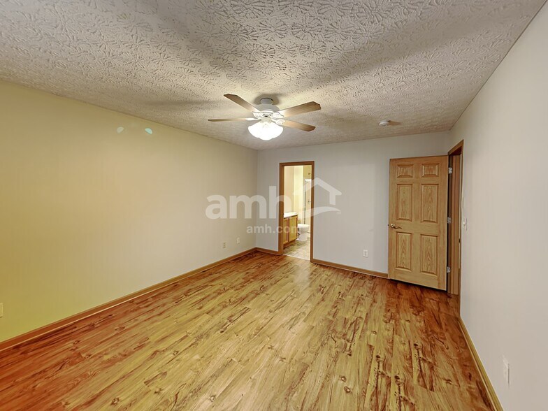Building Photo - 2127 Staghorn Way