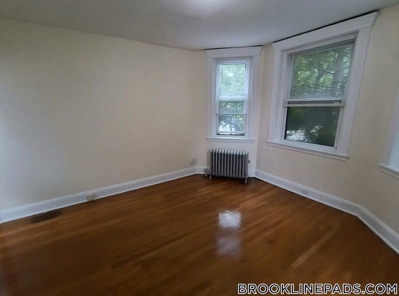 Building Photo - 360 Riverway