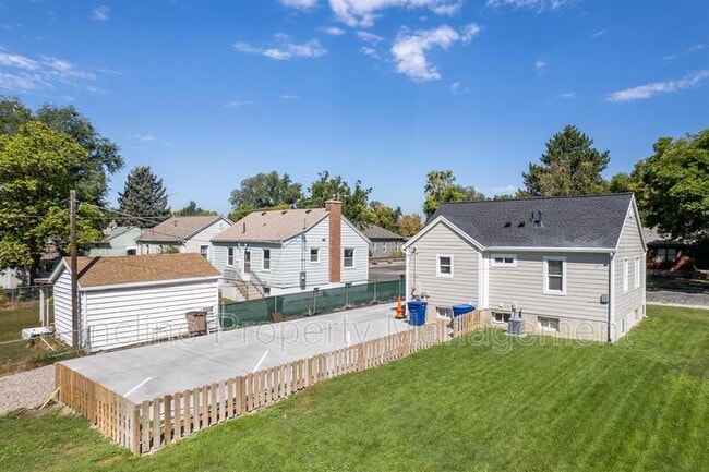 Building Photo - 758 Loveland Ave