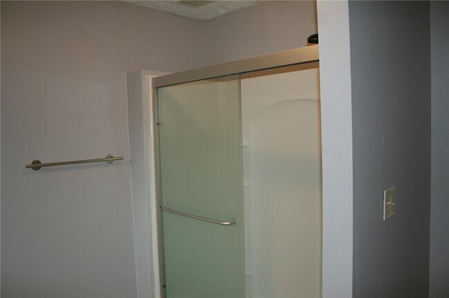 Building Photo - 5855 Maple Creek Dr