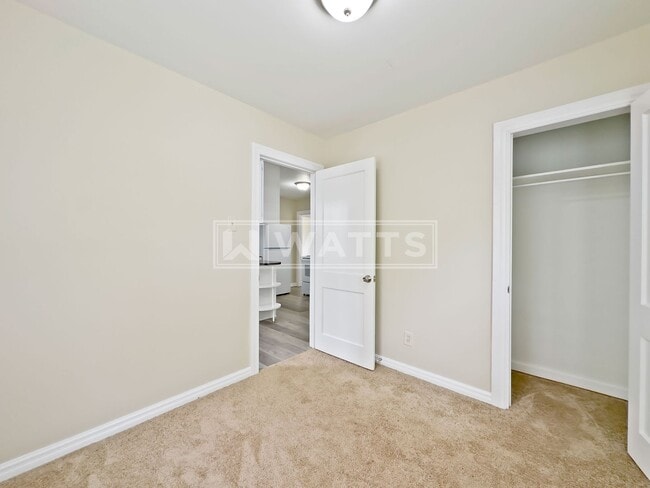 Building Photo - 3-Bedroom Home w/Large Yard in Minor Neighborhood