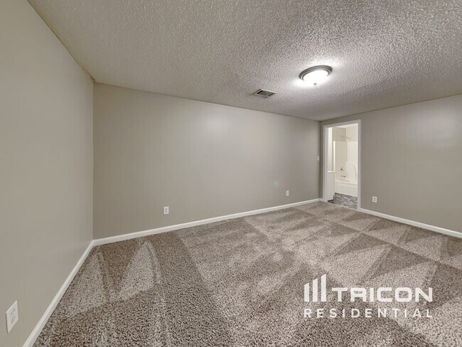 Building Photo - 220 Pepperdine Way