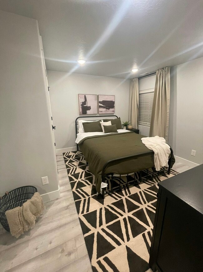 Building Photo - 201 N 20 W