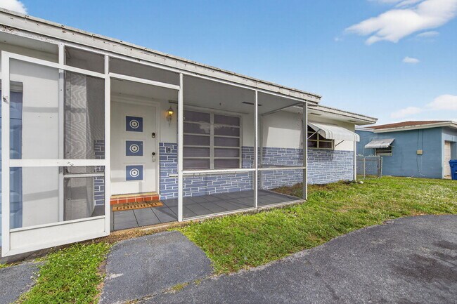 Building Photo - 6219 SW 20th Ct