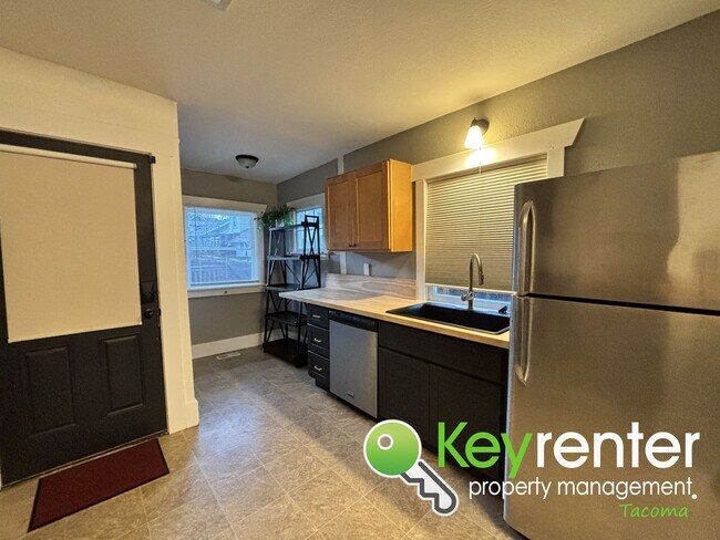 Building Photo - Cozy 4 Bedroom Tacoma Rental Home Near Lincoln District and Downtown