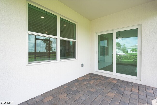 Building Photo - 42380 Cascade Dr