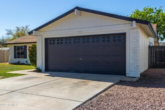 Building Photo - 3 Bedroom Home avaliable in Peoria on 3/31/2026
