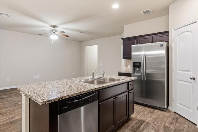 Building Photo - 10625 Menominee Falls Ln