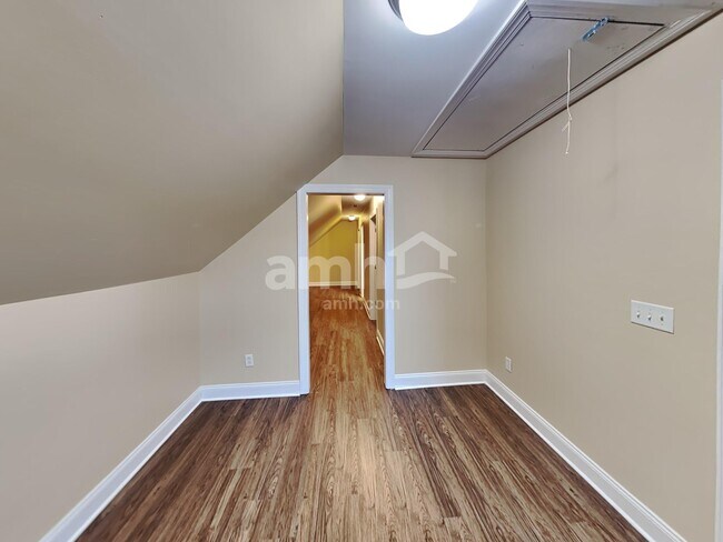 Building Photo - 636 Osborne Ln