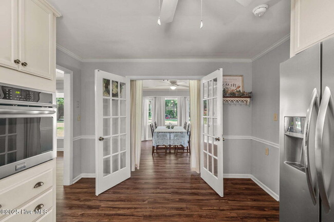 Building Photo - Beautiful 3 Bedroom, 2 Bath Home -135 Yate...