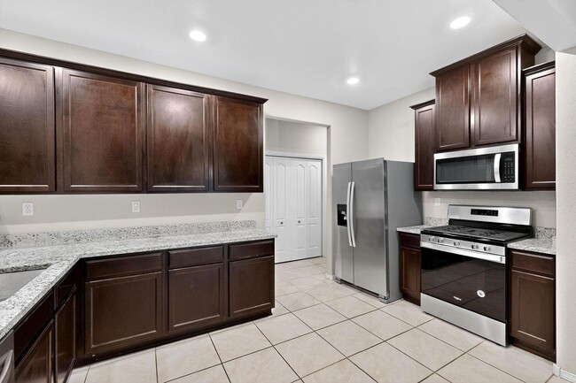 Building Photo - Executive 2 story Town house 4 Bedroom 3 b...