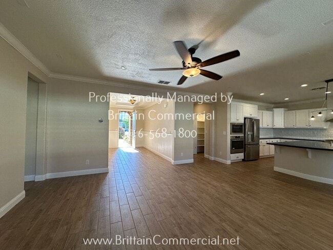 Building Photo - Stunning All Single Story 3 Bedroom, 2.5 B...