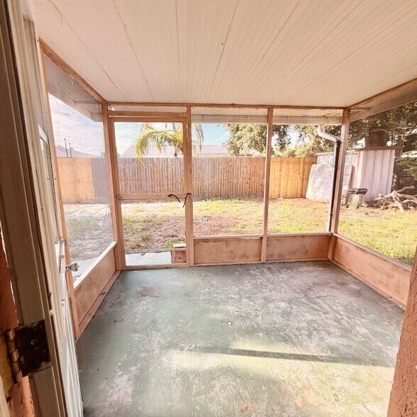 Building Photo - 5401 Pasadena Dr