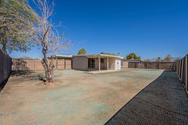 Building Photo - Cozy East Tucson 3-Bedroom with Private Ya...