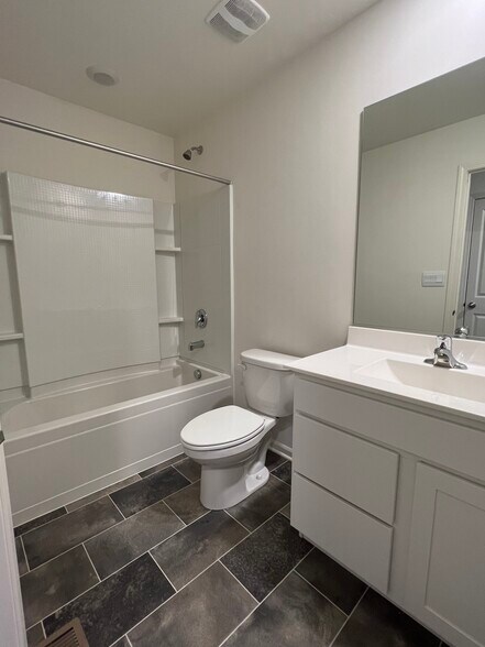 Building Photo - 217 Goldenrod Dr