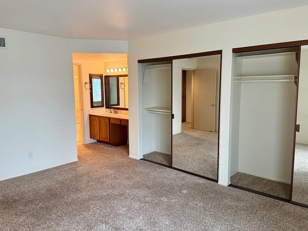 Building Photo - 74 Montego Ct